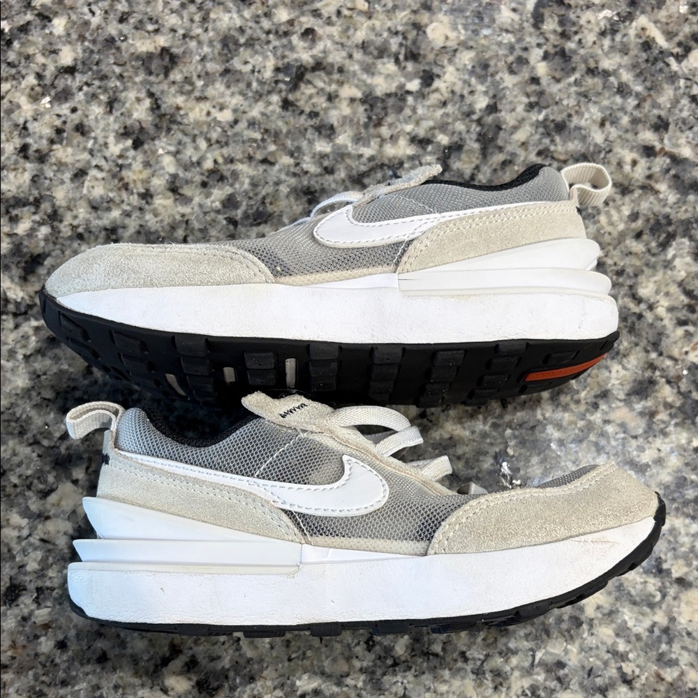 Nike Kids Black and Gray Sneakers - Picture 8 of 11